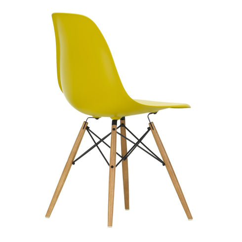 Cadeira Eames em Plástico DSW / Base maple